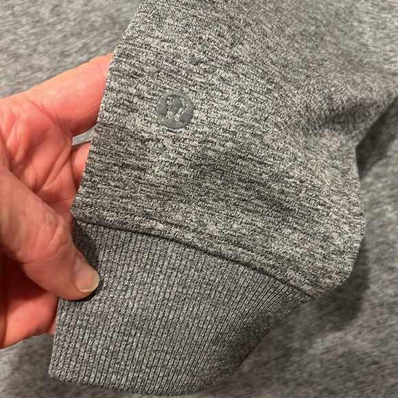 Lululemon Men’s Textured tech Hoodie - Picture 3 of 6